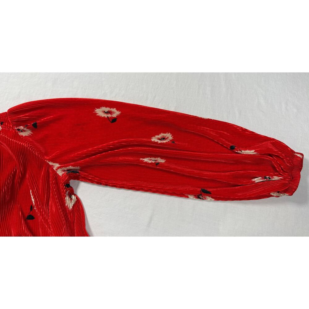 ASTR The Label Vneck Pleated Long Sleeve Surplice Blouse Red Floral SMALL - Picture 6 of 11